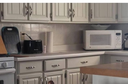 Chatham-Kent House | Bright & Spacious Traditional Chatham home near Downdown
