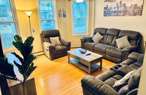 Haledon House | Bright, Stylish & Cozy 2Bed Unit w/Backyard & Grill Close to NYC!