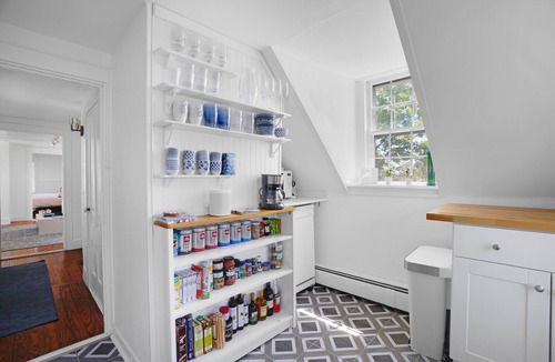 Provincetown Condo | Bright Top Floor 2BR/1BA Condo Steps from Commercial Street - Sleeps 4