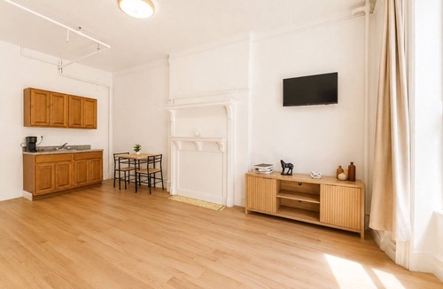 Washington Heights Apartment | Bright Uptown Manhattan Studio Near Subway and Dining