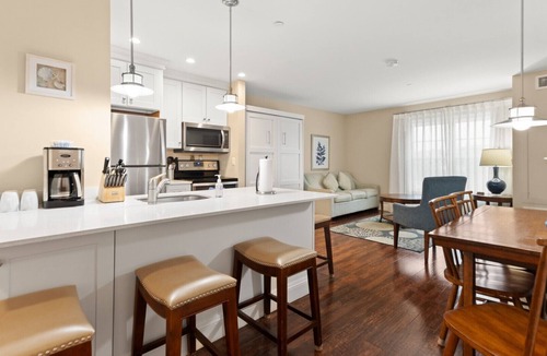 York Beach Condo | Bright York Beach Studio Condo | Full Kitchen, Fireplace & Ocean View