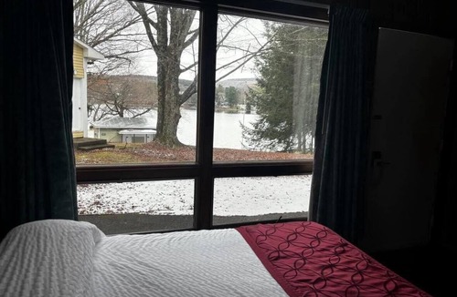 Hamilton Hotel | Brilliant 1-bedroom hotel room in vibrant Hamilton - #312 Gilbreth
