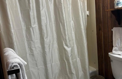 Hamilton Hotel | Brilliant 1-bedroom hotel room in vibrant Hamilton - #312 Gilbreth