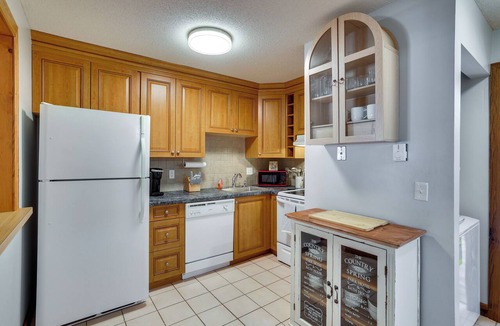 Bristol Apartment | Bristol Condo Near Espn HQ & Lake Compounce!