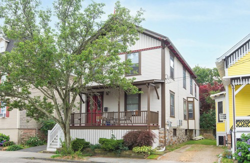 Off Broadway Apartment | Broadway Hideaway: Newly Renovated 3 Bed Unit- Broadway neighborhood- Newport