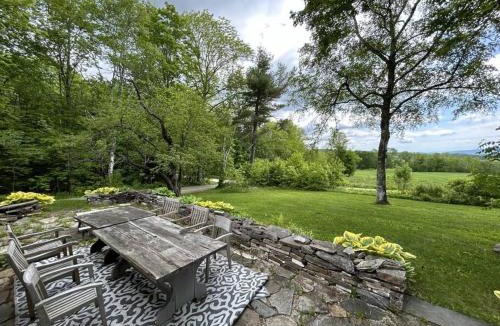 Peru House | Bromley Farmhouse close to skiing and hikes