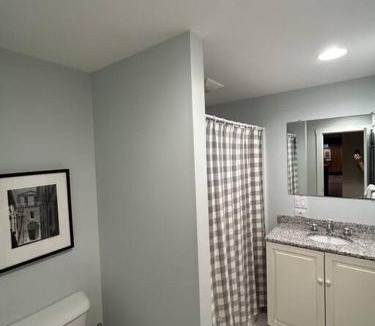 Peru House | Bromley Farmhouse close to skiing and hikes