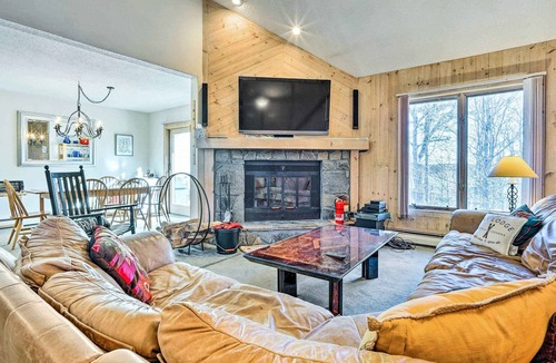 Bromley Mountain House | Bromley Mtn Townhome: Walk to Ski Shuttle!