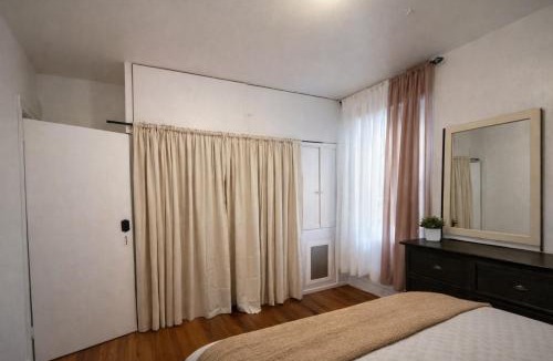 University Heights House | Bronx City Stay Private Room Near Manhattan