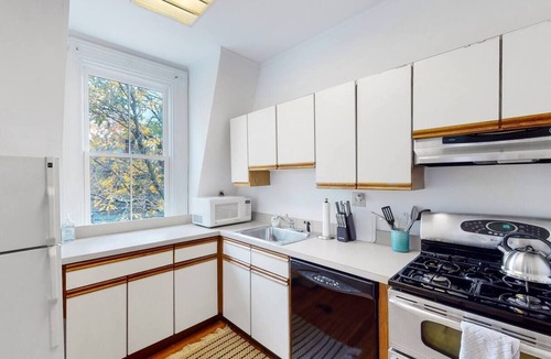 Brookline Apartment | Brookline Village, Public Transport, Longwood Med