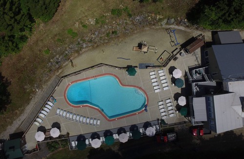 Wilmington Cabin | Brookside 3 Level cabin with amenities near Mt Snow Ski - Fireplace 3 Full Baths