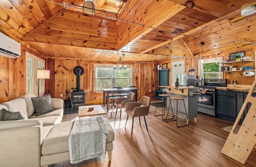 Brookfield Cabin | Brookside Cabin - Your Peaceful VT Off-Grid Escape