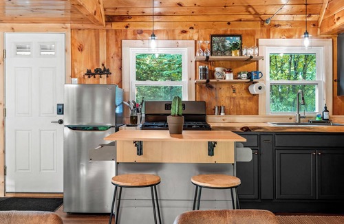 Brookfield Cabin | Brookside Cabin - Your Peaceful VT Off-Grid Escape
