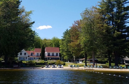 North Sebago Cottage | Brookside Cottage-Private Beach-Pets Welcome - Round Table Lodge, Sebago, Maine