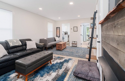 Keene House | Brookside Retreat Heart of Keene ADK | Wifi | Dogs