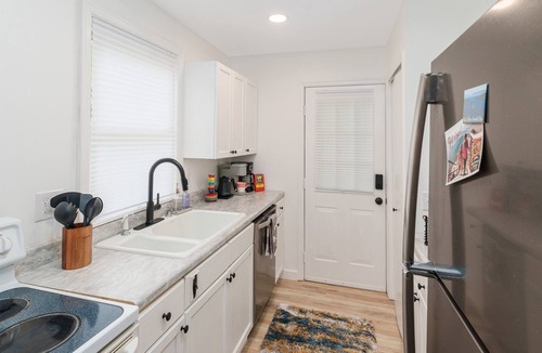 Keene House | Brookside Retreat Heart of Keene ADK | Wifi | Dogs