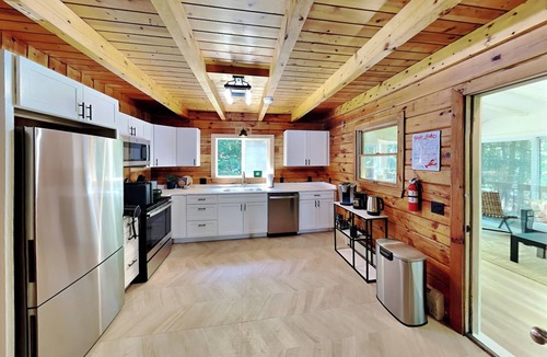 Bucksport Cabin | Bucksport Bliss A Luxe Log Cabin. Waterview & Private.