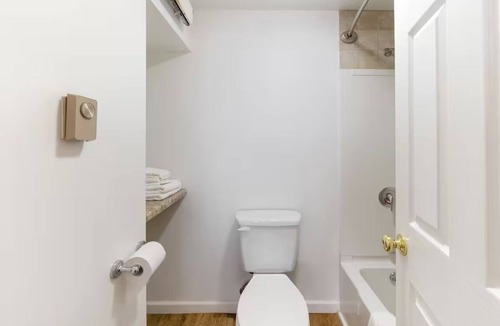 Seneca Falls Hotel | Budget-Friendly Room near Cayuga-Seneca Canal w/Easy Access to Finger Lakes