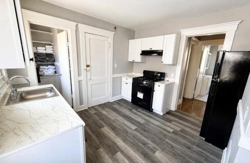 Beaver Hills House | Budget Private Room 1 near Yale & Hospitals - Grasso