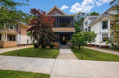 Beaver Hills House | Budget Private Room 1 near Yale & Hospitals - Grasso