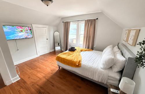 Beaver Hills House | Budget Private Room 4 near Yale & Hospitals Grasso