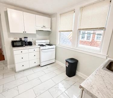 Beaver Hills House | Budget Private Room 4 near Yale & Hospitals Grasso