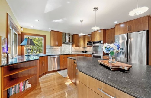 Kennebunk House | Bufflehead Hideaway | Walk to Restaurants, Galleries, and Boutique Shops.
