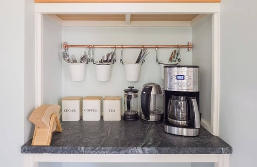 New North End House | Bungalow + 3 Cottages, Whole Estate Sleeps 20