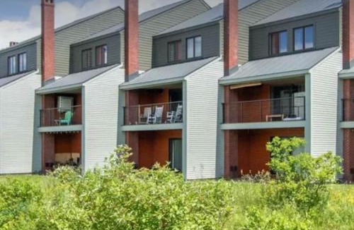 East Burke Apartment | Burke Mountain Condo, Steps to Kingdom Trails