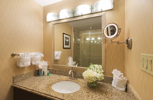 Woburn Hotel | Burlington Mall King Room with Pool & Gym