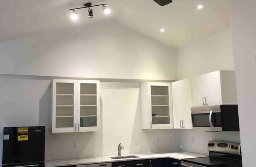 Burlington Apartment | Burlington South End 1 bdr/1ba Private Suite