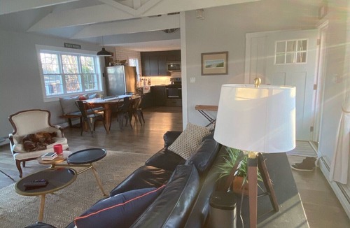 Bliss Corner House | Buzzards Bay Cottage w/water views and beach pass.