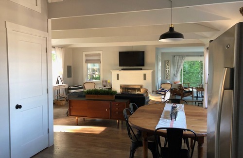 Bliss Corner House | Buzzards Bay Cottage w/water views and beach pass.