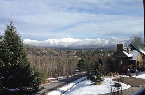 Carroll House | C11 Top Rated Townhome. Great views, fireplaces, wifi, AC! Short walk to slopes, and dog friendly!