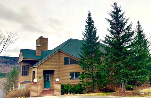 Carroll House | C3 Crawford Ridge Townhome with views - walk to ski lodge/slopes, dog friendly!