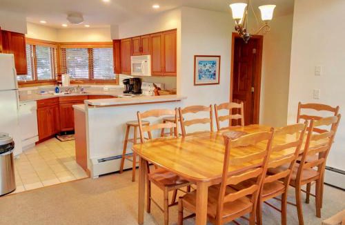 Carroll Villa | C6 Beautiful views from this Crawford Ridge Townhome a short walk from the slopes