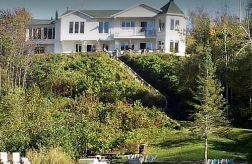 Ferme-Neuve Ski Chalet | Full Chalet - 6 Bedrooms Private/Beachfront/Kayaks,/Fibre Internet