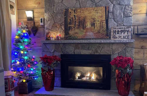 North Conway House | Cabin Fever Getaway With Brand New 2022 Nordic Jacuzzi Spa Hot Tub