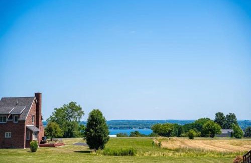 Geneva House | Cabin Otisco Lake Views Fire Pit & Pool Table