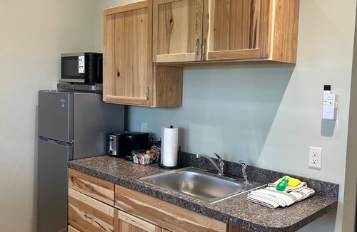 Vernon Cabin | Cabin - Room 21 - 1 Bedroom, full bath, mini-fridge, microwave
