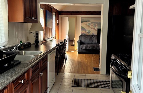 Bass River Cabin | Cabin24 Sleeps 5, LOCATION! Beaches, Pool, Golf, Fishing, Waterpark. Good Pet ok