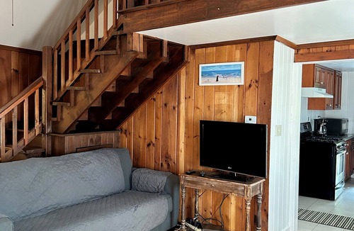 Bass River Cabin | Cabin24 Sleeps 5, LOCATION! Beaches, Pool, Golf, Fishing, Waterpark. Good Pet ok