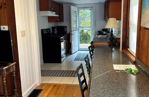 Bass River Cabin | Cabin24 Sleeps 5, LOCATION! Beaches, Pool, Golf, Fishing, Waterpark. Good Pet ok