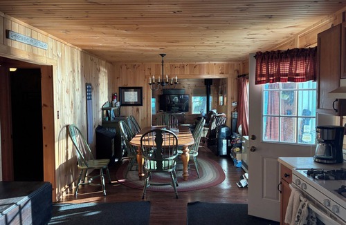 Town of Diana Cottage | CAMP OASIS. Beautiful 3 bedroom waterfront cottage on a peninsula with AC