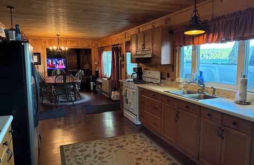 Town of Diana Cottage | CAMP OASIS. Beautiful 3 bedroom waterfront cottage on a peninsula with AC