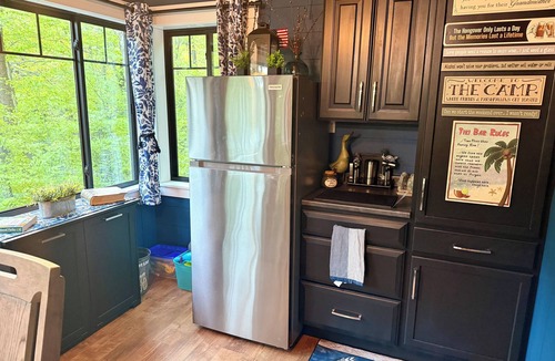 Leicester Cottage | “Camp Run amuck “ small quiet camp on Fern Lake