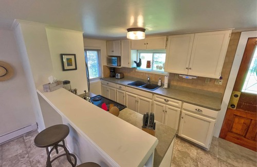 Newboro House | Canalman’s Cottage | Historic Lockside Retreat