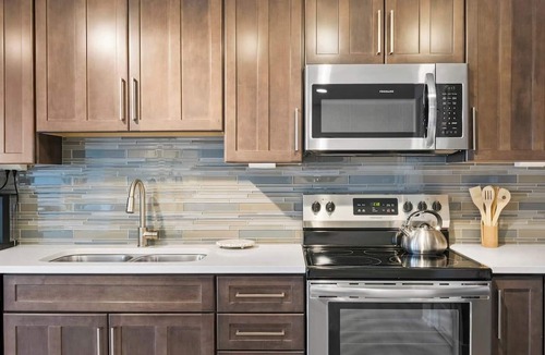 Canandaigua Condo | Canandaigua Condo w/Restaurant and Pool/Hot Tub