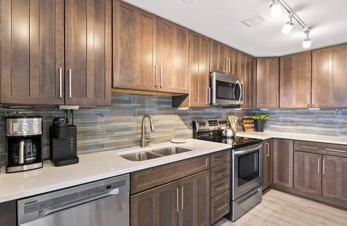 Canandaigua Condo | Canandaigua Condo w/Restaurant and Pool/Hot Tub