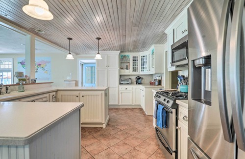 Falmouth Heights House | Cape Cod Cottage w/Deck, Grill, & Games!